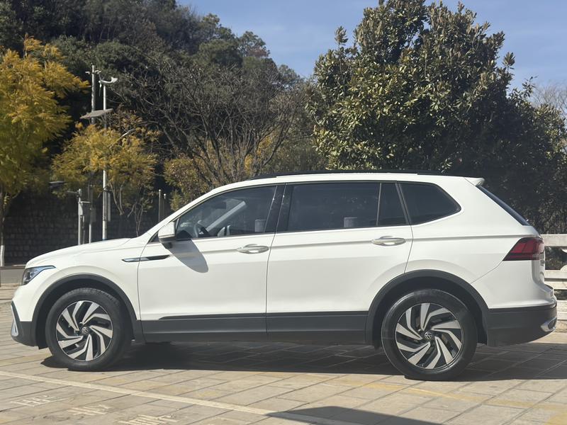 Volkswagen Tiguan L Pro, 2022 — фото 4 из 12
