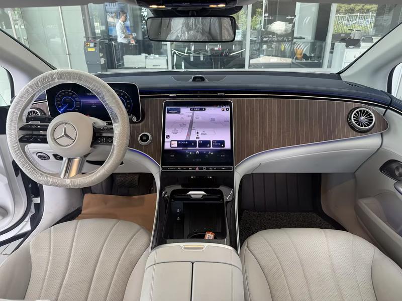 Mercedes-Benz EQE, 2025 — фото 3 из 9