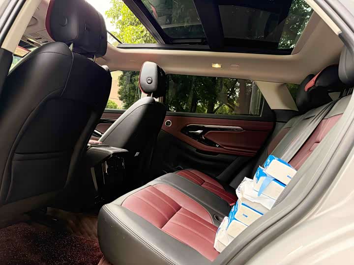 Land Rover Range Rover Evoque L, 2023 — фото 6 из 9