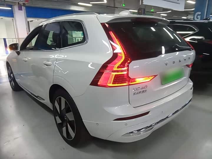 Volvo XC60 Hybrid, 2023 — фото 5 из 9