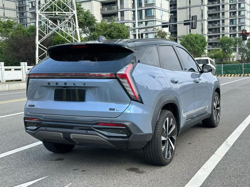 Geely Atlas L, 2023 — фото 6 из 10