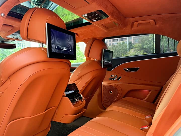 Bentley Flying Spur Hybrid, 2022 — фото 9 из 9
