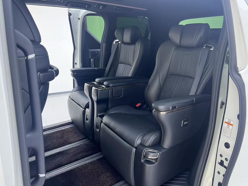 Toyota Alphard, 2022 — фото 8 из 9