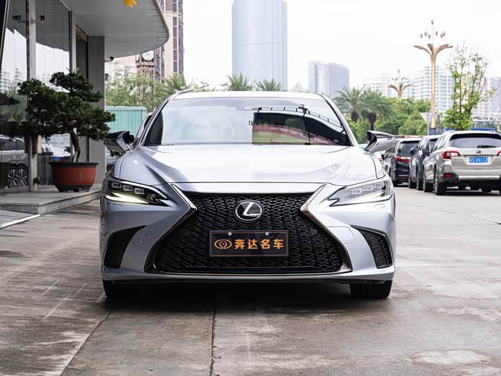Lexus ES, 2022 — фото 2 из 9
