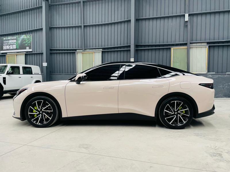 BAIC Arcfox Alpha S5, 2025 — фото 4 из 12