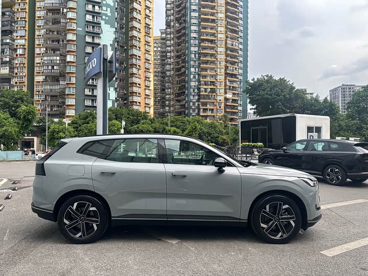 Volvo XC70 Hybrid, 2025 — фото 4 из 9