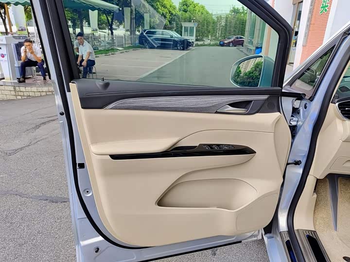 Buick GL8 Hybrid, 2025 — фото 6 из 9