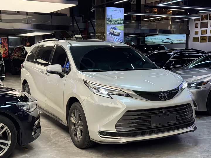 Toyota Sienna, 2025 — фото 3 из 9