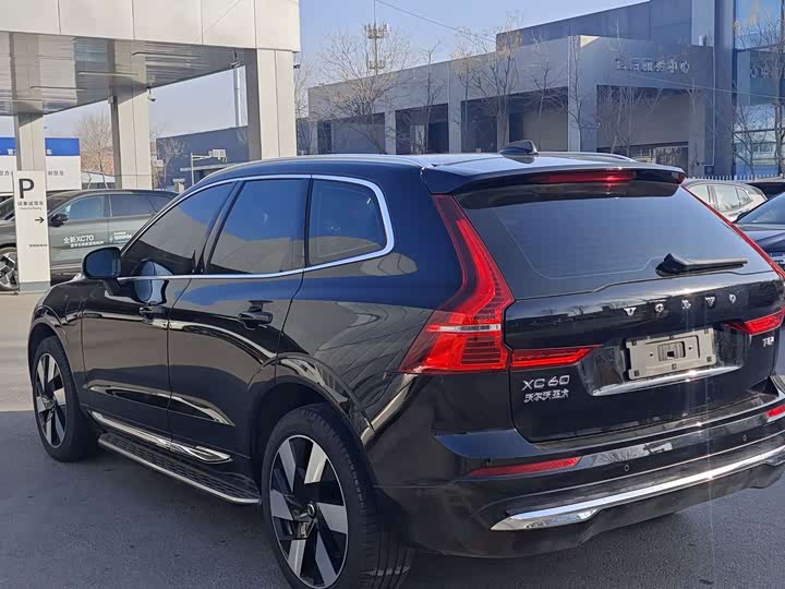 Volvo XC60 Hybrid, 2024 — фото 6 из 9