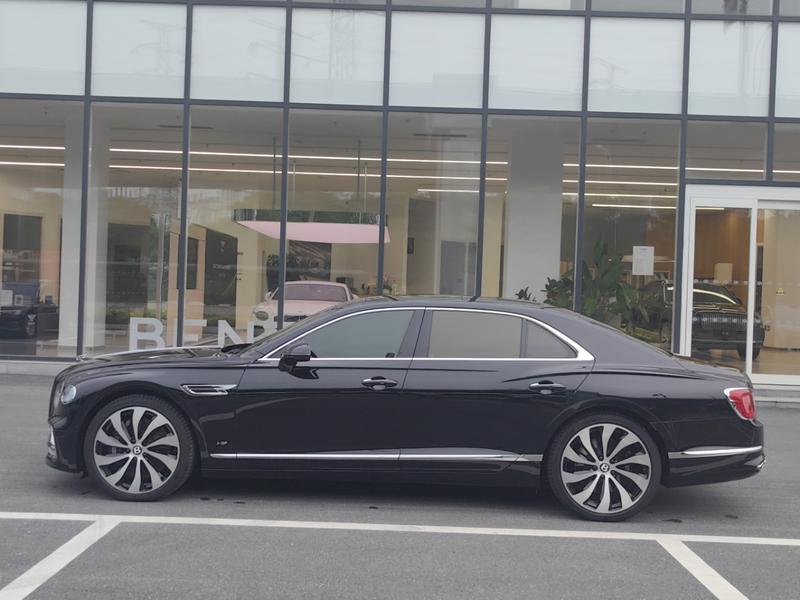 Bentley Flying Spur, 2022 — фото 4 из 12