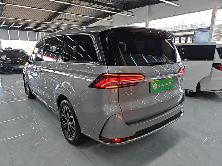 Roewe iMax 8 EV, 2024 — фото 5 из 9