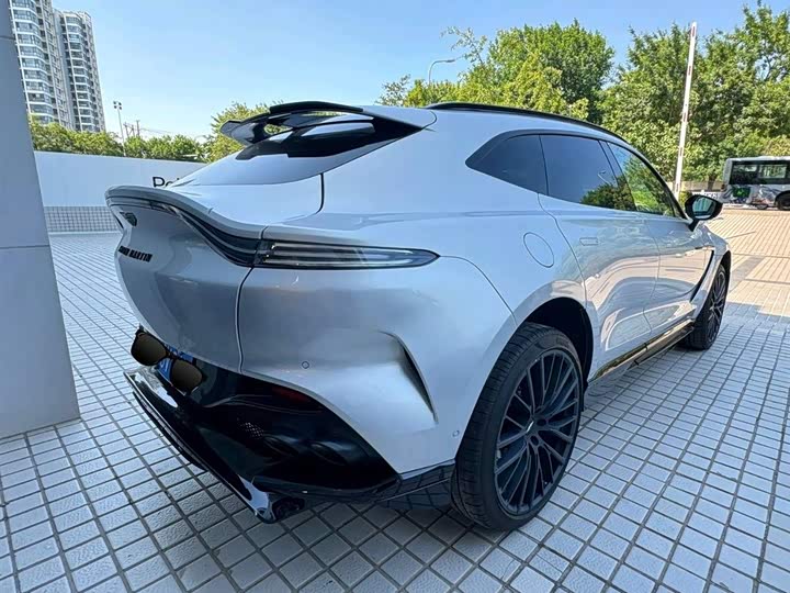 Aston Martin DBX, 2023 — фото 3 из 5