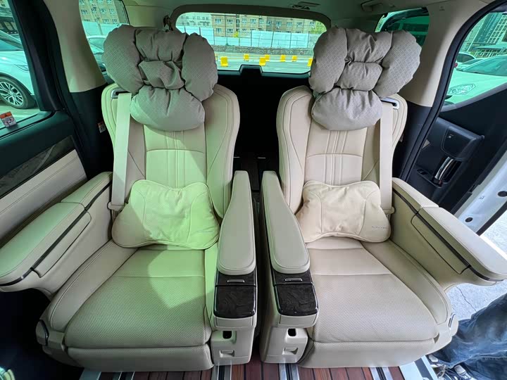 Toyota Alphard, 2023 — фото 7 из 9