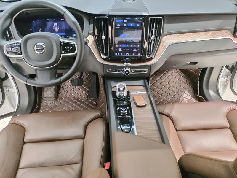 Volvo XC60, 2022 — фото 9 из 12