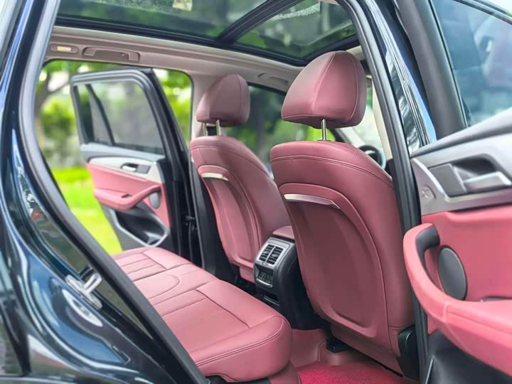BMW iX3, 2023 — фото 9 из 9