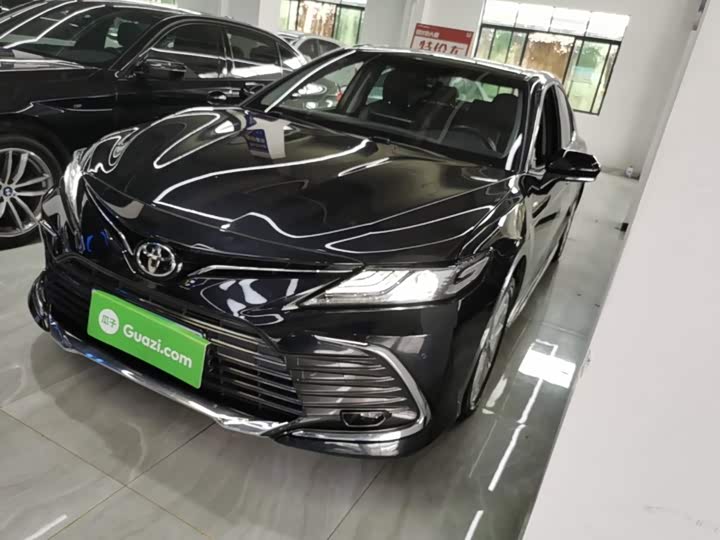 Toyota Camry, 2023 — фото 2 из 9