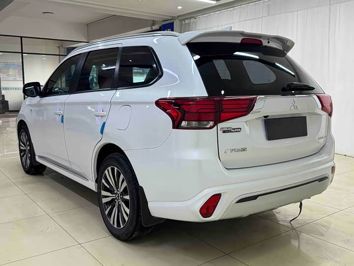 Mitsubishi Outlander, 2021 — фото 4 из 9