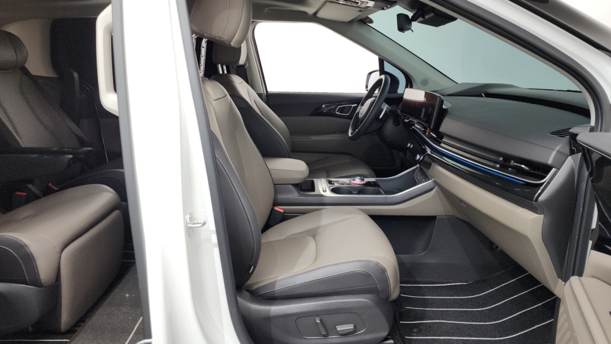 Kia Carnival, 2023 — фото 10 из 12