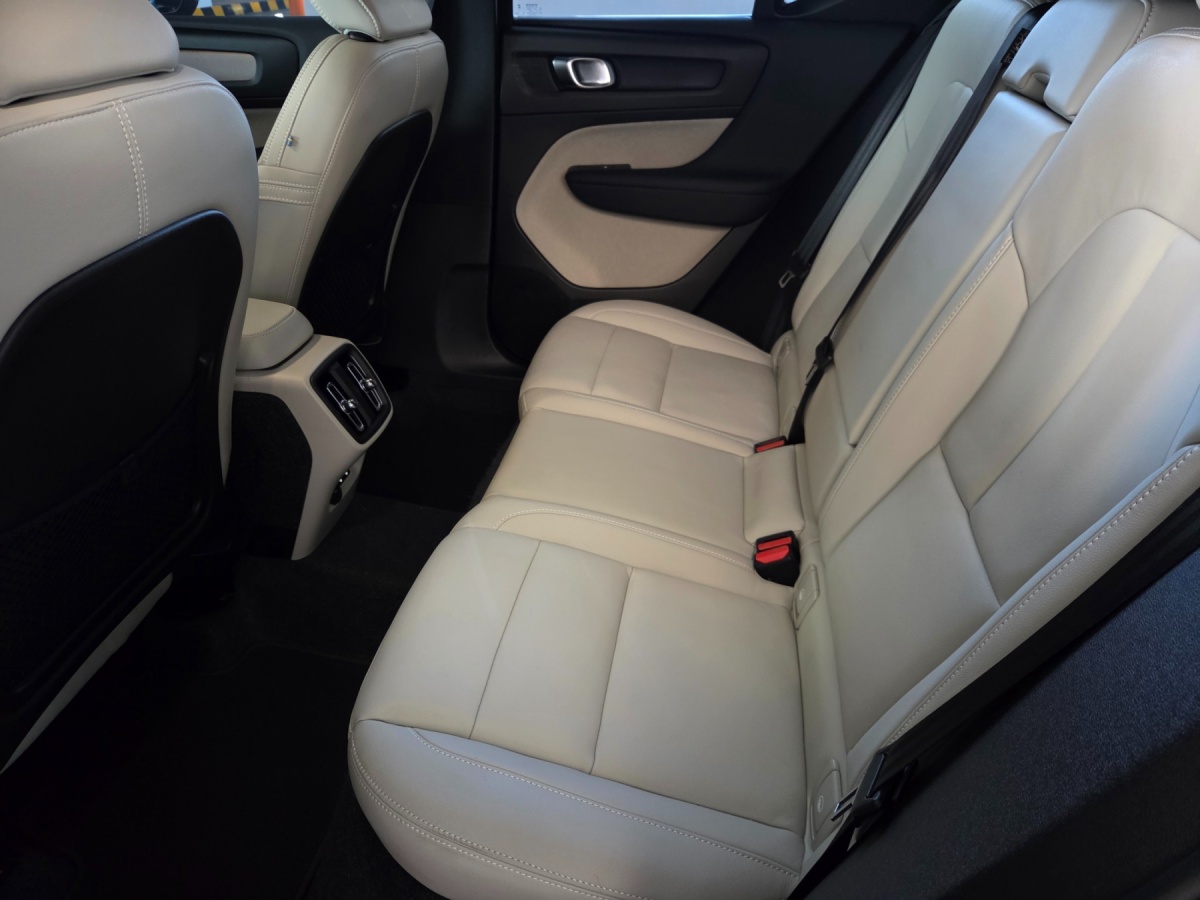 Volvo XC40, 2025 — фото 8 из 12