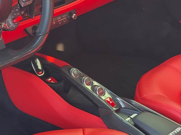 Ferrari F8, 2021 — фото 6 из 9