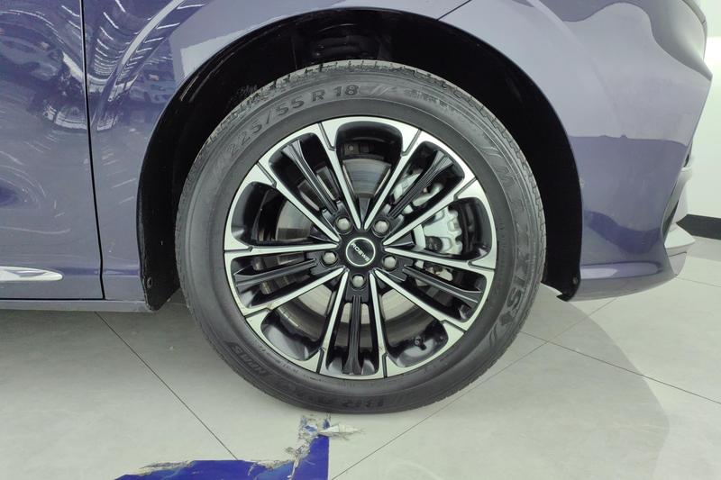 Roewe iMax 8, 2022 — фото 6 из 12