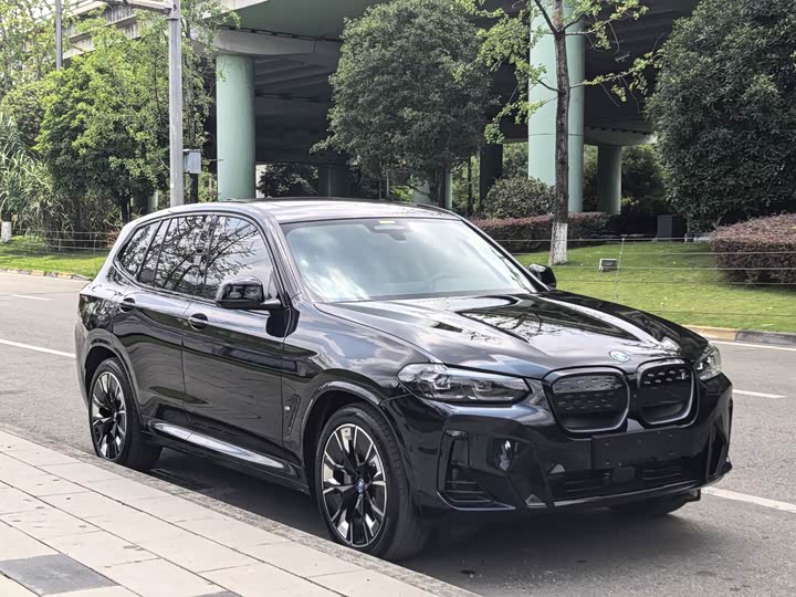 BMW iX3, 2024 — фото 3 из 9
