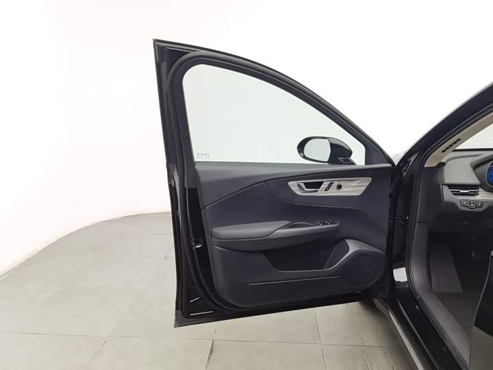 Hongqi E-QM5, 2023 — фото 8 из 9