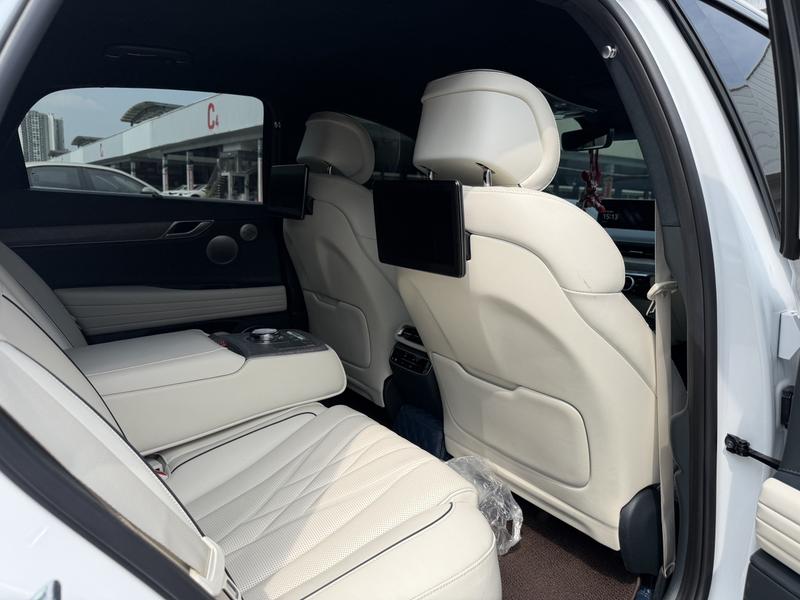 Genesis G80 EV, 2023 — фото 11 из 12