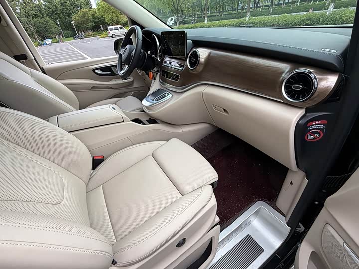 Mercedes-Benz V-Class, 2023 — фото 9 из 9