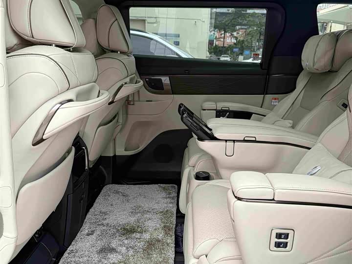 Toyota Alphard, 2025 — фото 9 из 9