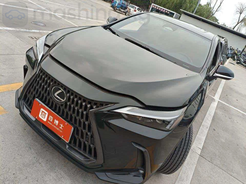Lexus NX, 2025