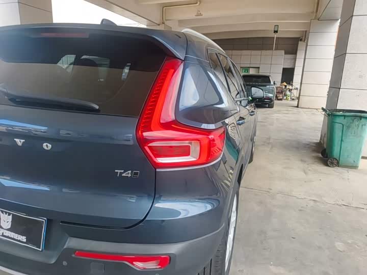 Volvo XC40, 2022 — фото 8 из 9