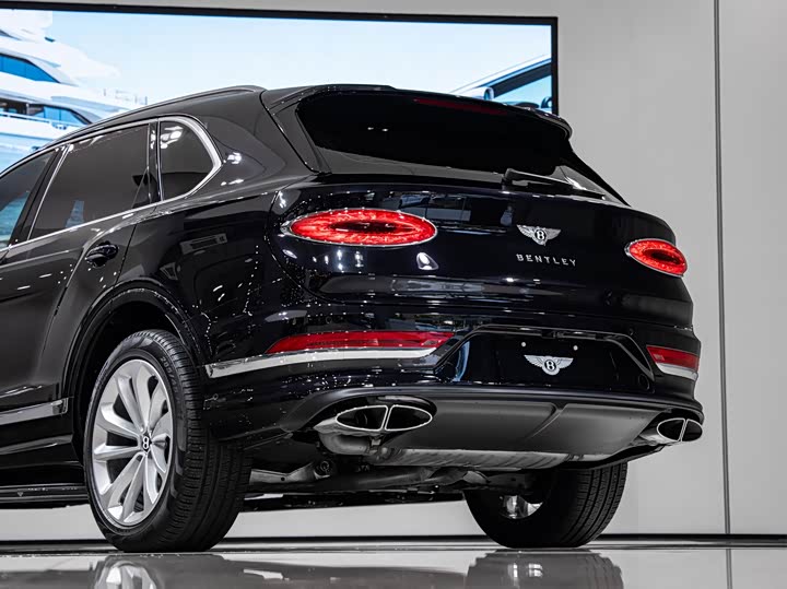 Bentley Bentayga, 2022 — фото 6 из 9