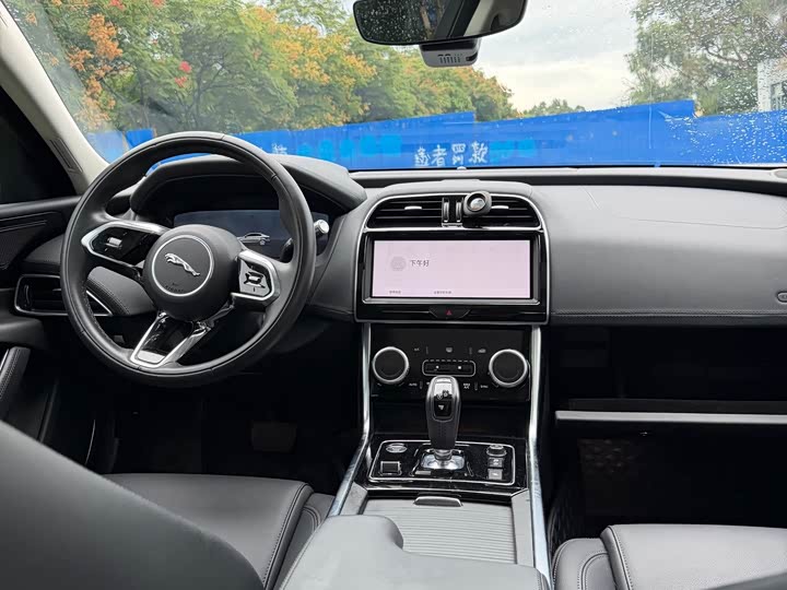 Jaguar XE L, 2022 — фото 9 из 9