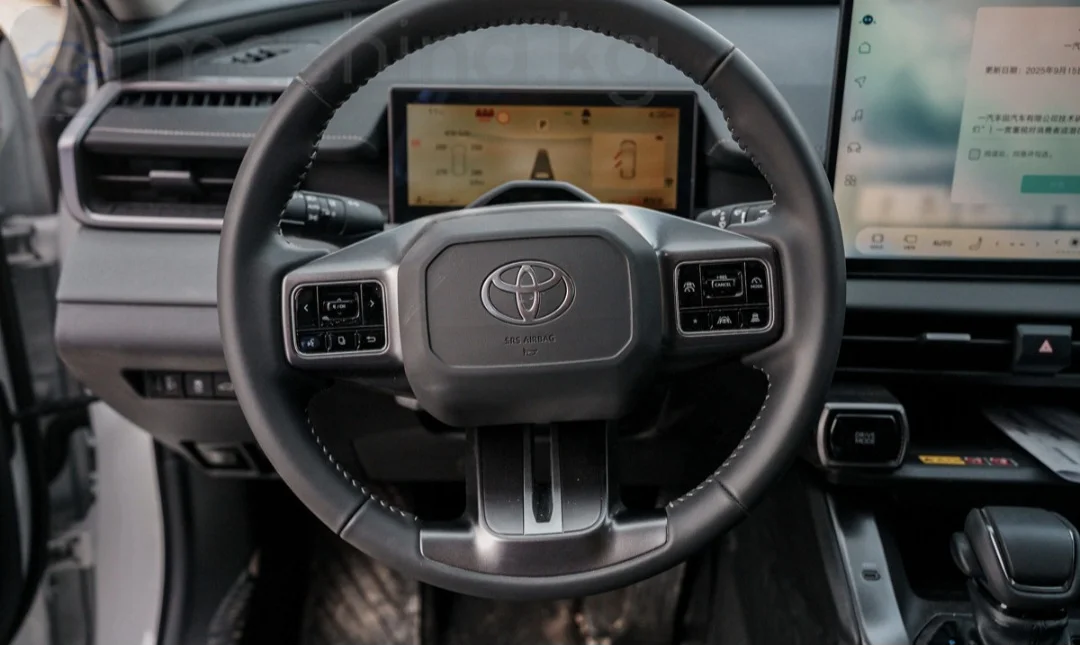 Toyota Rav4, 2026 — фото 10 из 10
