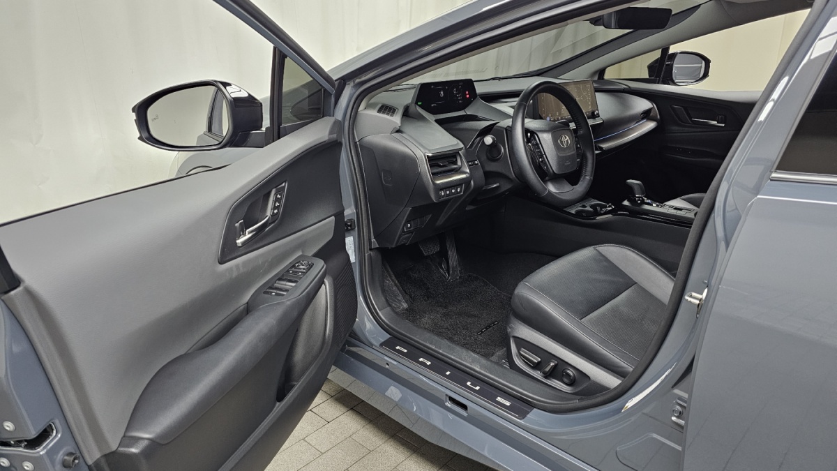 Toyota Prius, 2023 — фото 10 из 12