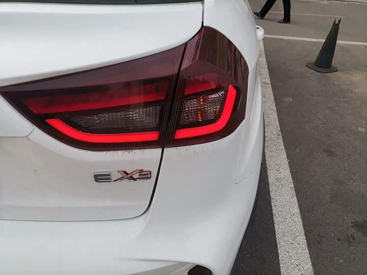 Geely Geometry EX3, 2021 — фото 8 из 12