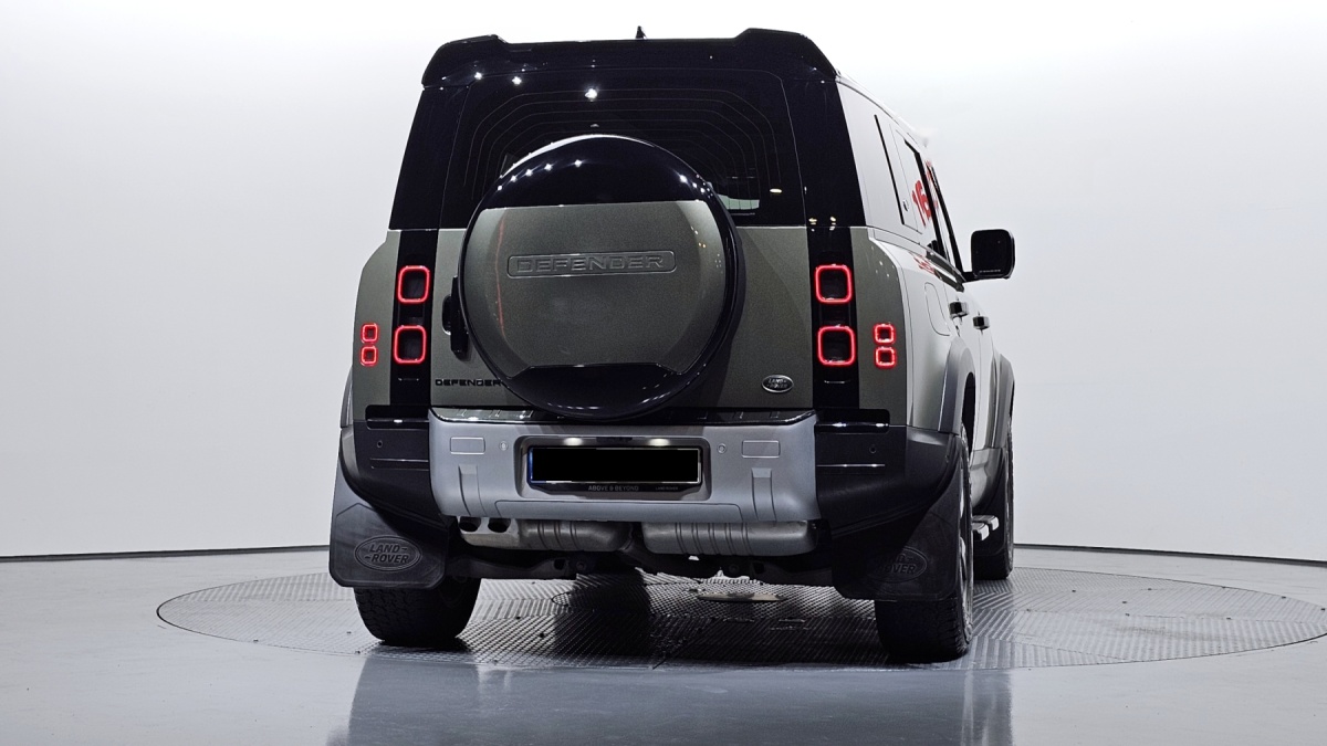 Land Rover Defender, 2022 — фото 4 из 12
