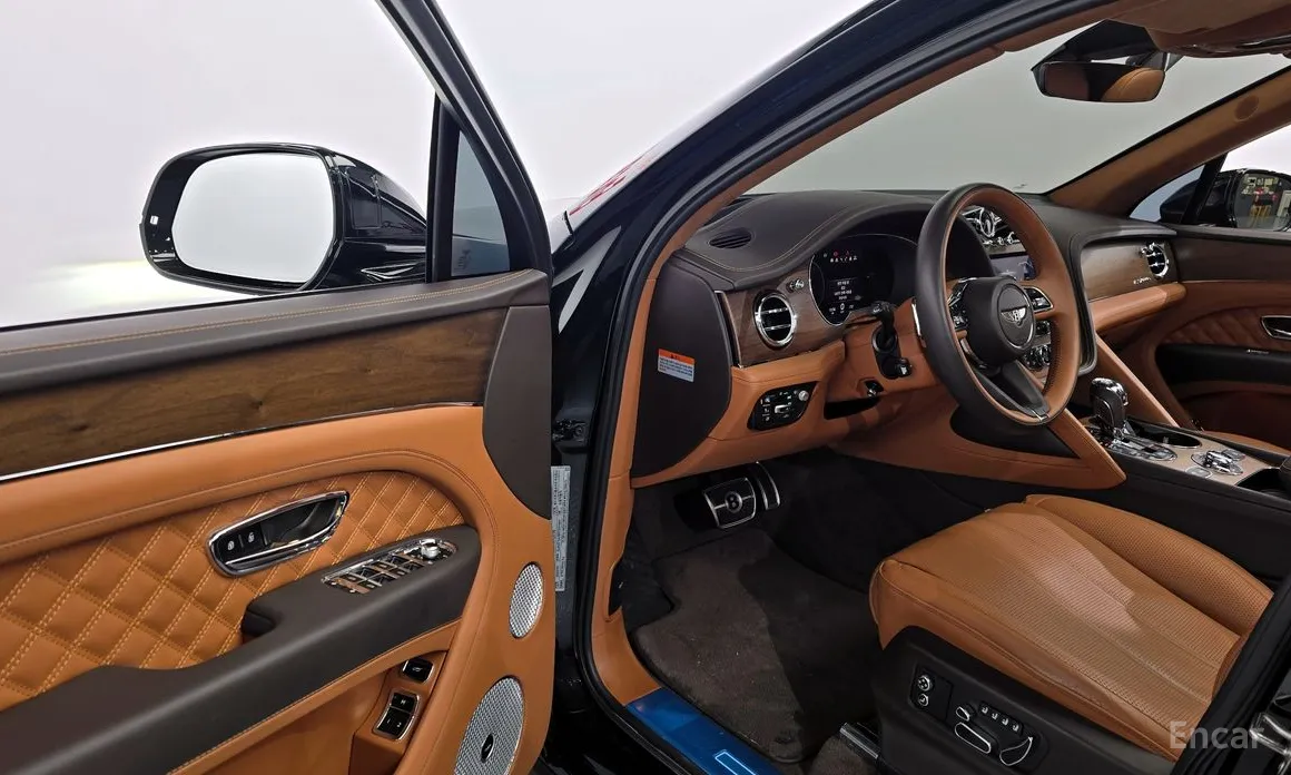 Bentley Bentayga, 2023 — фото 10 из 12