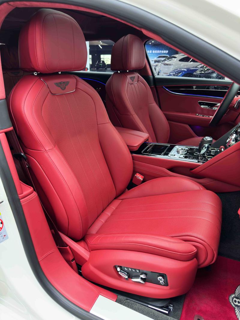 Bentley Flying Spur, 2023 — фото 11 из 12