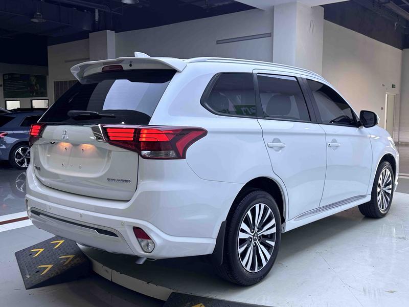 Mitsubishi Outlander, 2021 — фото 7 из 12