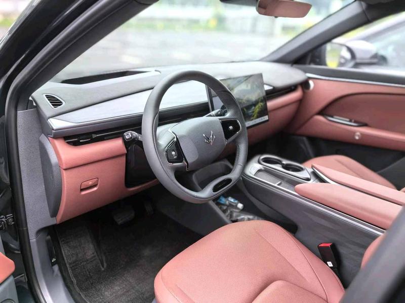 BAIC Arcfox Alpha T5, 2025 — фото 5 из 7