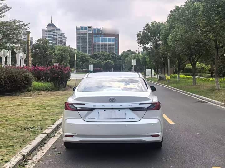 Toyota Camry, 2024 — фото 6 из 9
