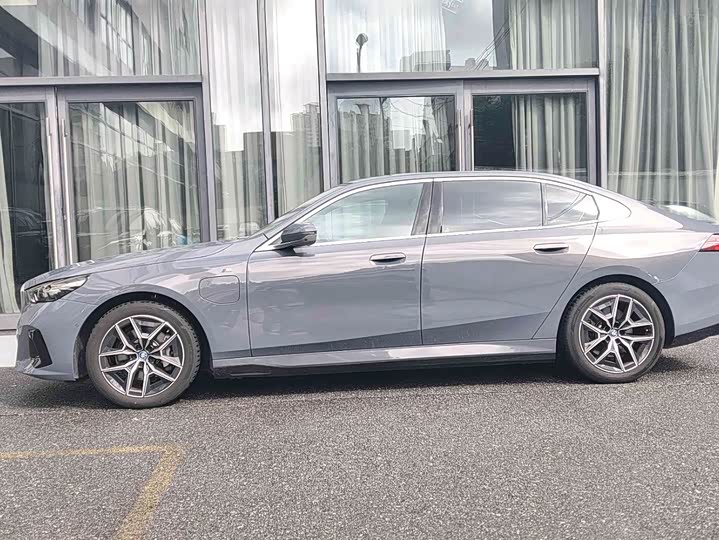 BMW i5, 2024 — фото 4 из 9