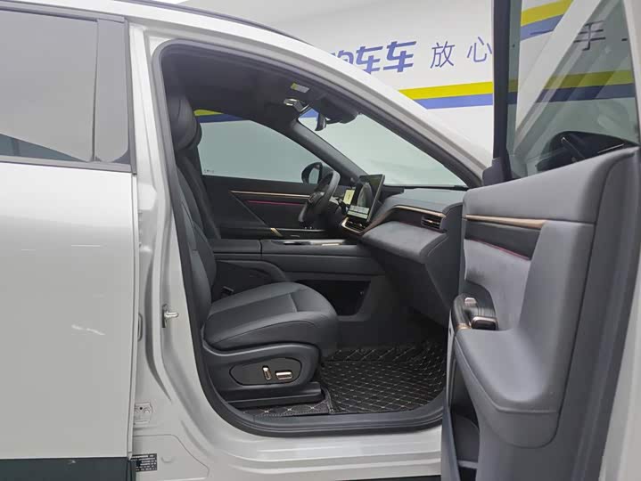 Dongfeng Yipai eπ 008, 2025 — фото 8 из 9