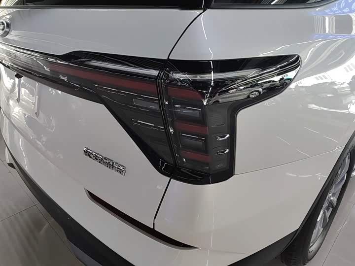 Ford Edge, 2023 — фото 8 из 9