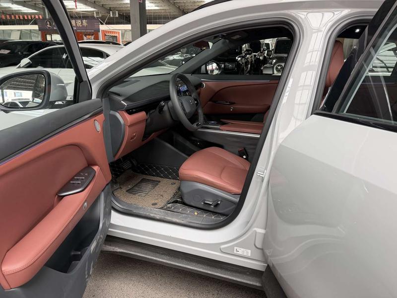 BAIC Arcfox Alpha T5, 2025 — фото 8 из 11
