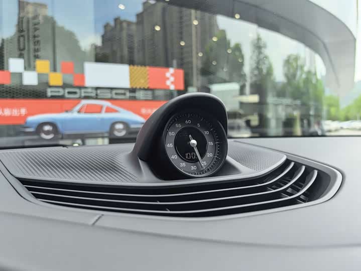 Porsche Taycan, 2025 — фото 7 из 9