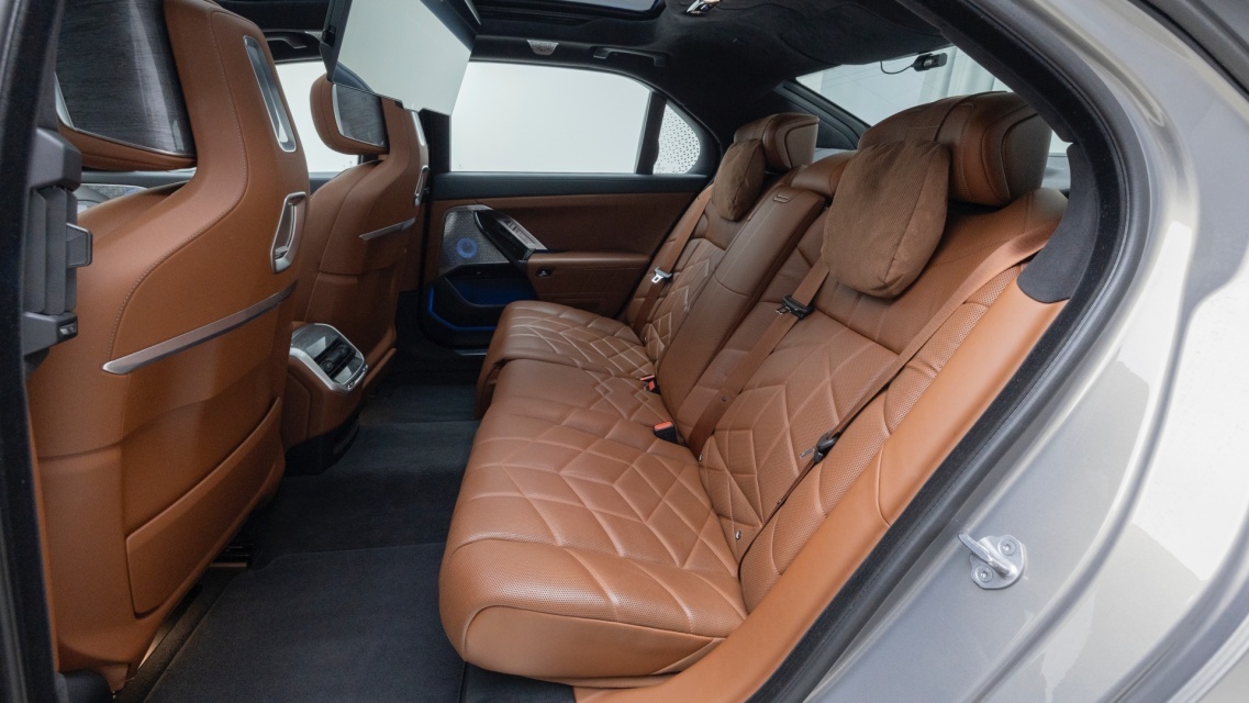 BMW i7, 2025 — фото 12 из 12
