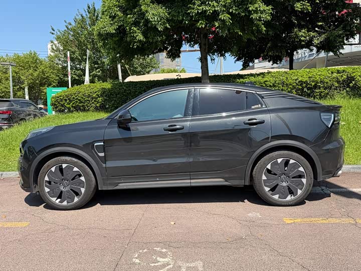 Lynk & Co 05 EM-P Hybrid, 2021 — фото 3 из 9